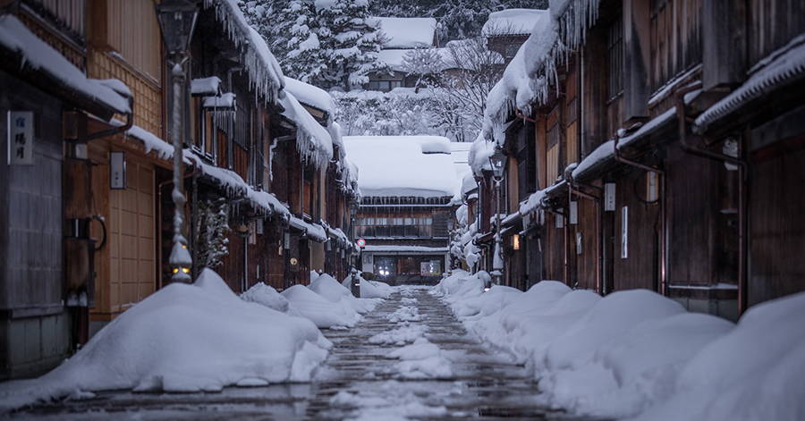 石川県の絶景 ひがし茶屋街の雪景色
