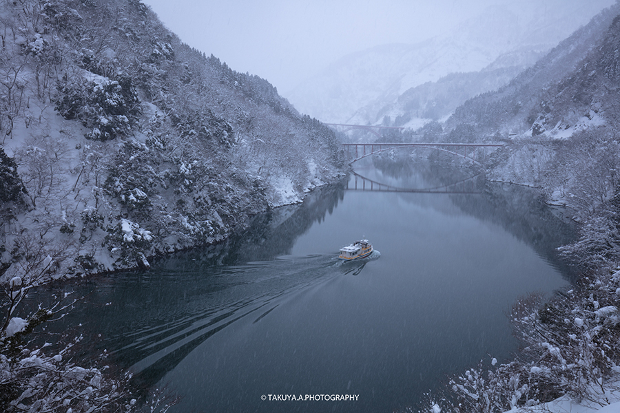 富山県の絶景 庄川峡の雪景色
