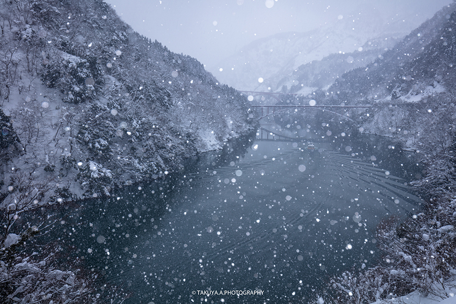 富山県の絶景 庄川峡の雪景色
