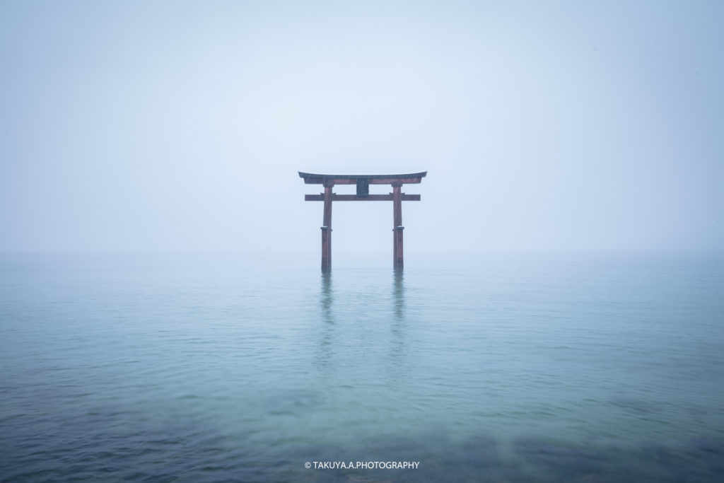 滋賀県の絶景 白鬚神社の雪景色