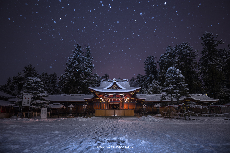 滋賀県の絶景 多賀大社の雪景色