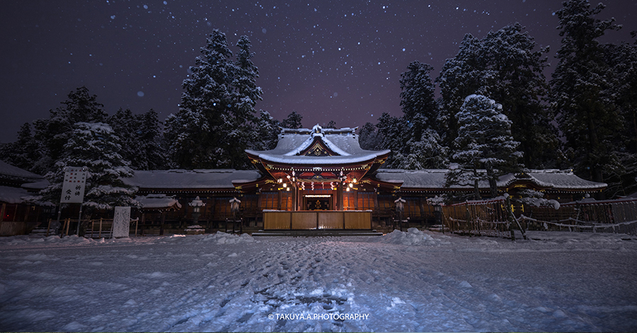 滋賀県の絶景 多賀大社の雪景色
