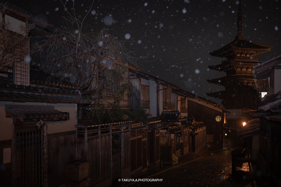 京都府の絶景 法観寺八坂の塔の雪景色