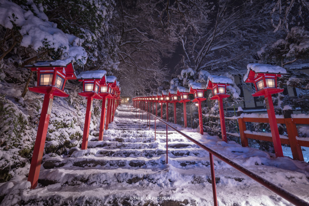 京都府の絶景 貴船神社の雪景色ライトアップ5