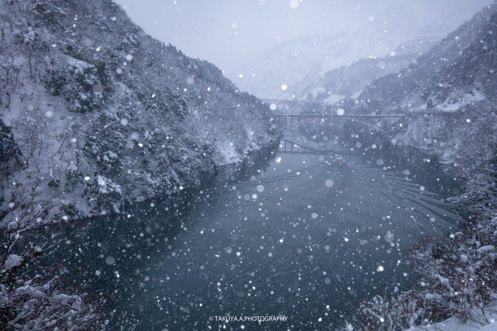 富山県の絶景 庄川峡 雪景色