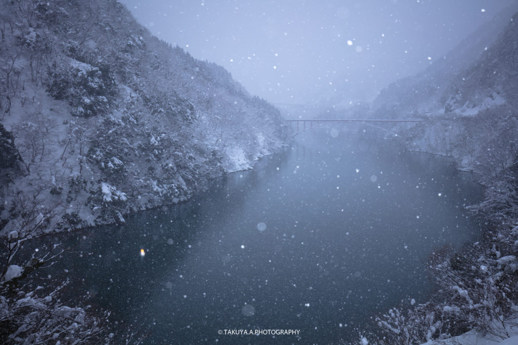 富山県の絶景 庄川峡 雪景色