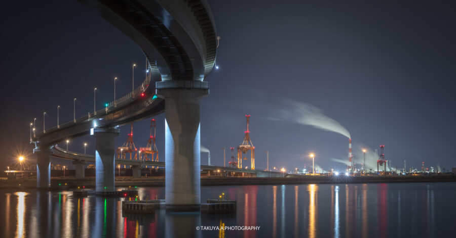 三重県の絶景 四日市工場夜景 いなばポートライン橋脚下を一眼で撮影 美しいs字カーブと工場夜景 一眼絶景 Ichigan Zekkei