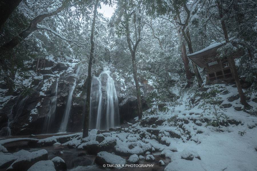 京都府の絶景 金引の滝の雪景色