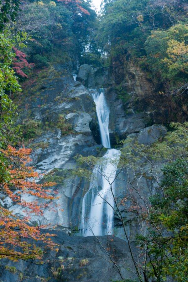 高知県の絶景 轟の滝の紅葉