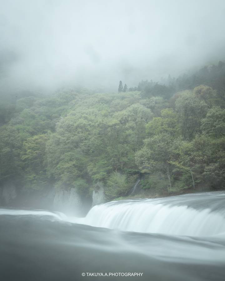 群馬県の絶景 吹割の滝の新緑