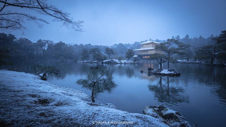 京都府の絶景 金閣寺の雪景色