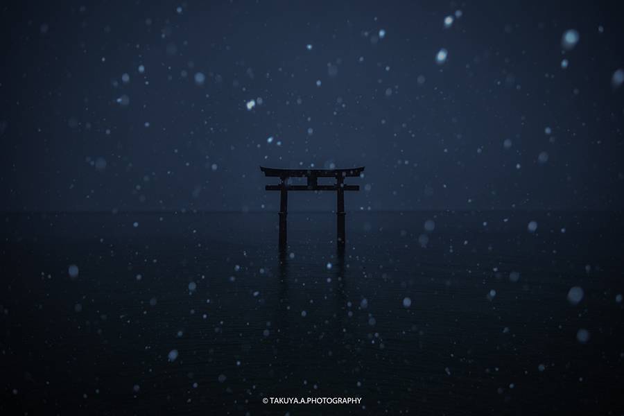 滋賀県の絶景 白鬚神社の雪景色