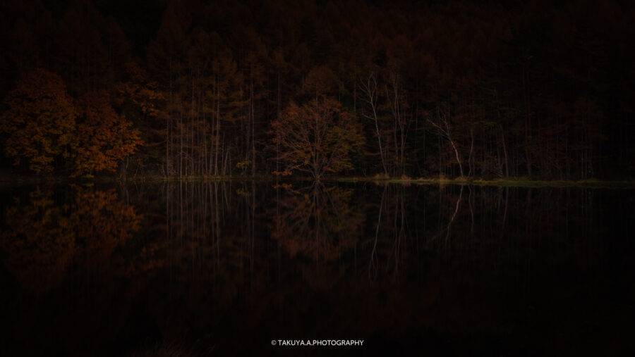 長野県の絶景 御射鹿池の紅葉