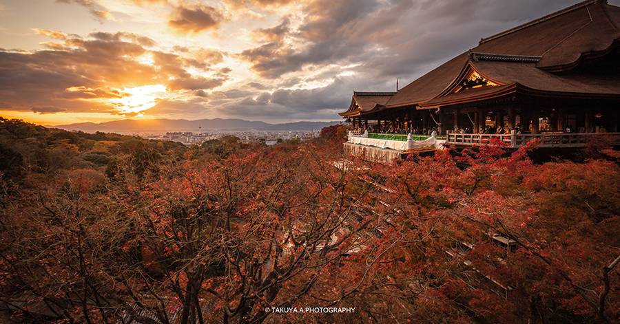 京都府の絶景 清水寺の紅葉と夕日