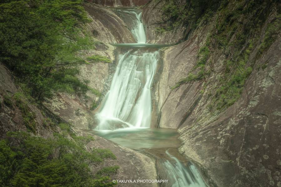 三重県の絶景 布引の滝の新緑